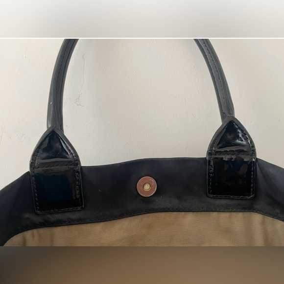 TORY BURCH ELLA TOTE
•BLACK LOGO
•SHOULDER PURSE
•NYLON PATENT TRIM - Picture 6 of 12